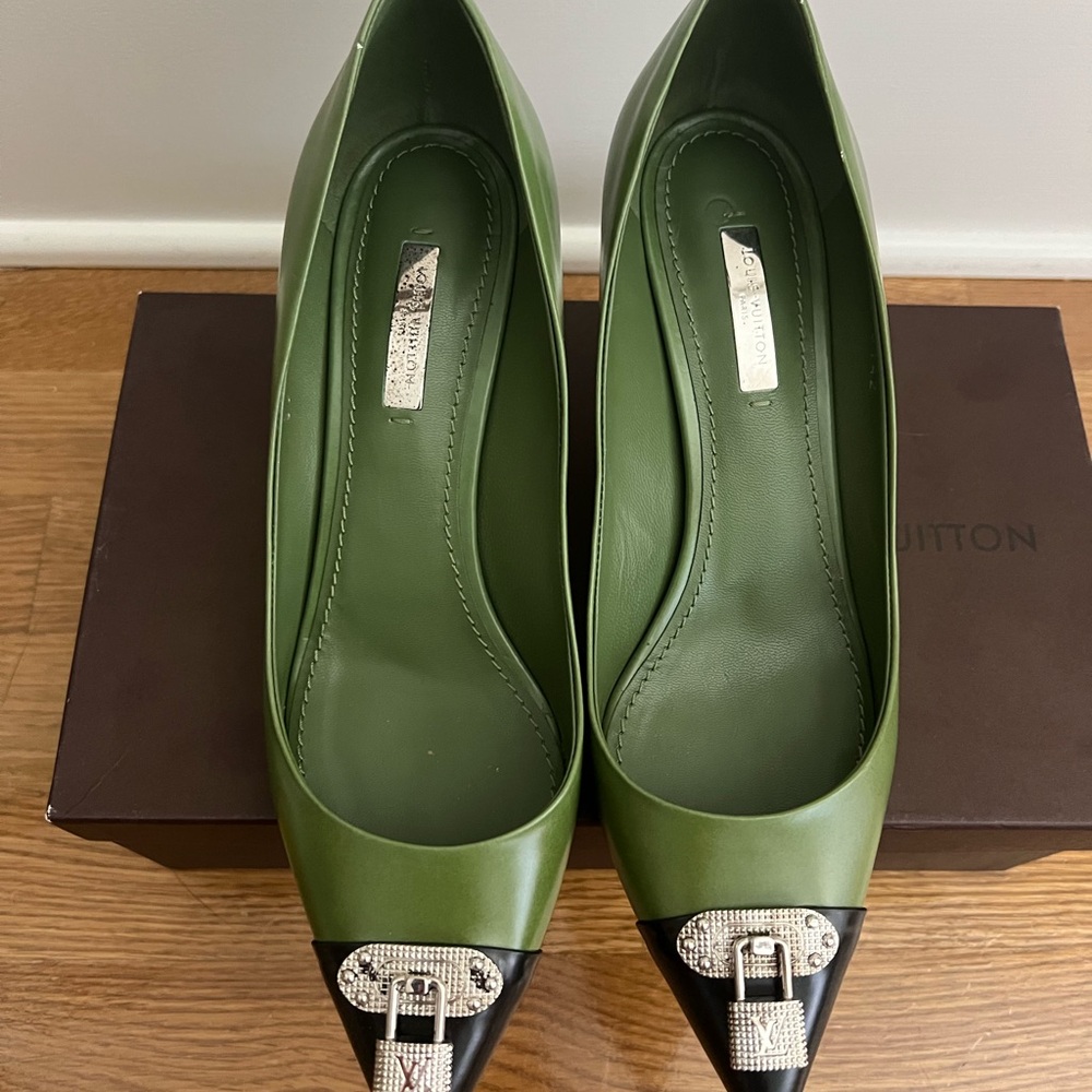 Louis Vuitton Charlotte Pumps with kitten heel size 39